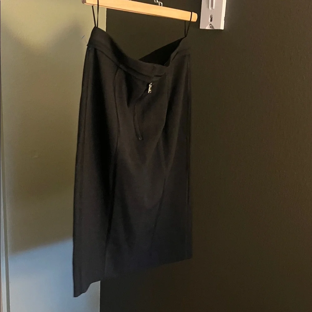 ๐ 1 hour sale. Dolce & Gabbana, EU 40 US 4, Classic Black Pencil Skirt - Picture 12 of 16